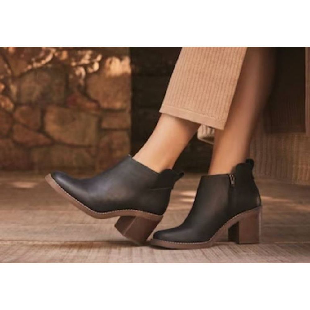 Crown Vintage Hashel Bootie Nubuck Size 8 M